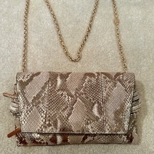ELEGANT STUART WEITZMAN WOMEN'S SHOULDER SNAKESKIN PURSE